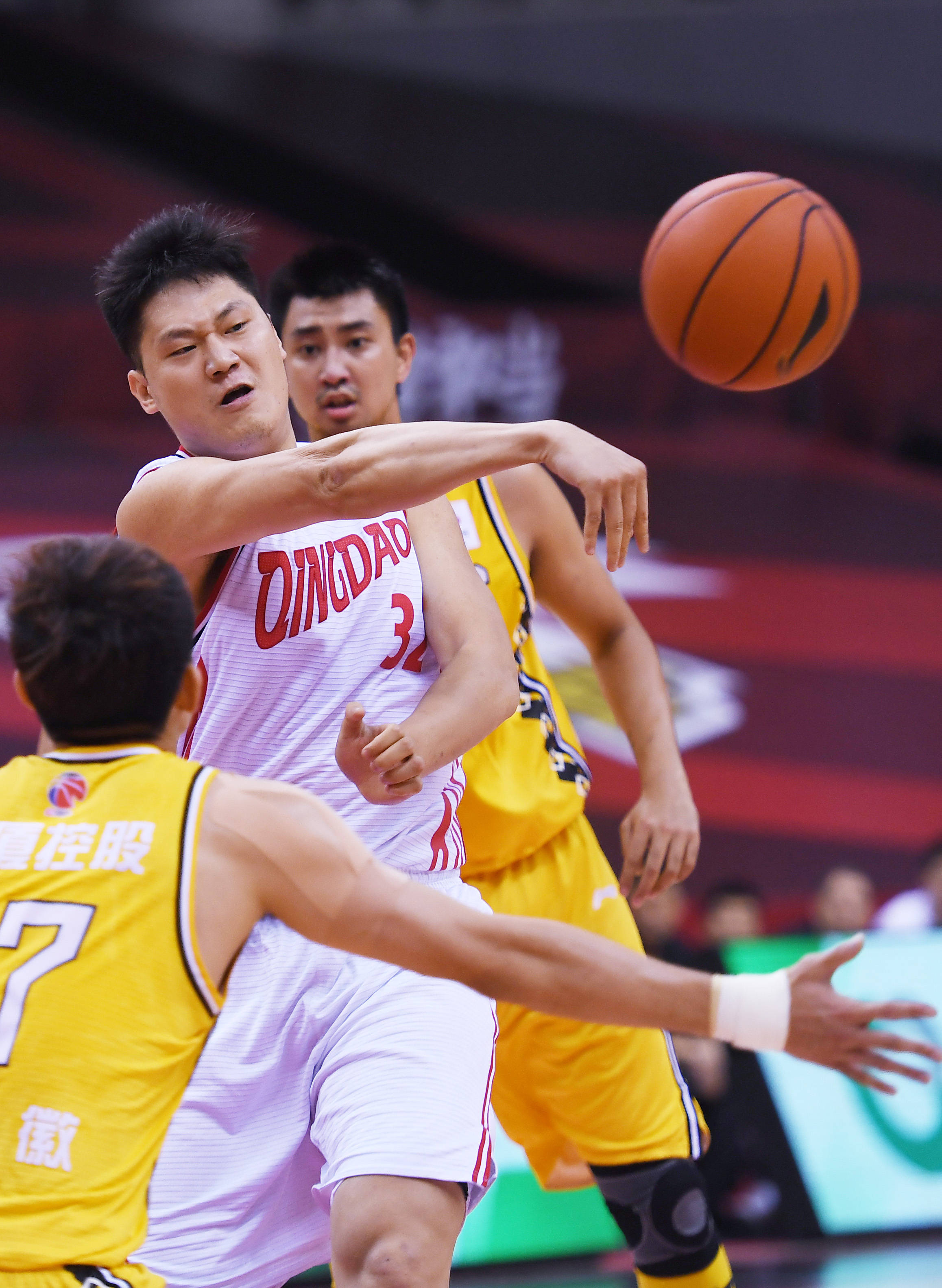 赛地聚焦——CBA常规赛赛前热度飙升；里昂遗憾出局；气氛紧张；训练强度明显提升的简单介绍