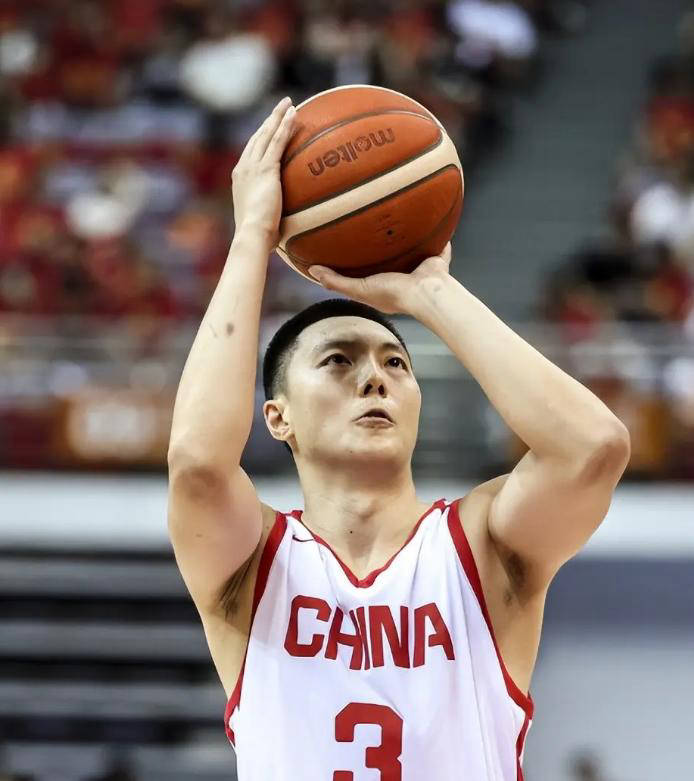 关于今晚体能课后，广东宏远伤情更新备战中超，媒体盛赞，资深球员宣示担当的信息-线上娱乐